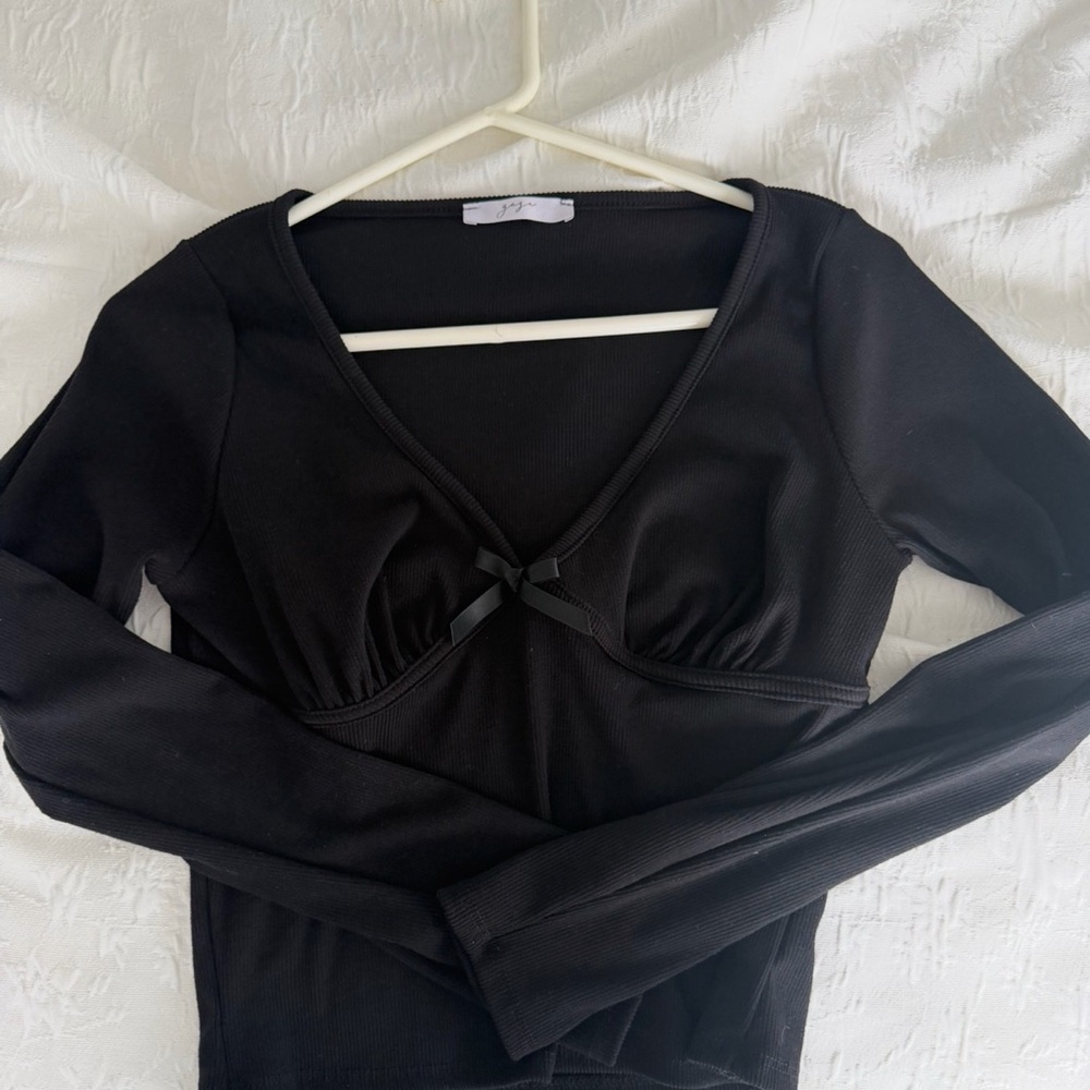 Black Long Sleeve V-Neck Top